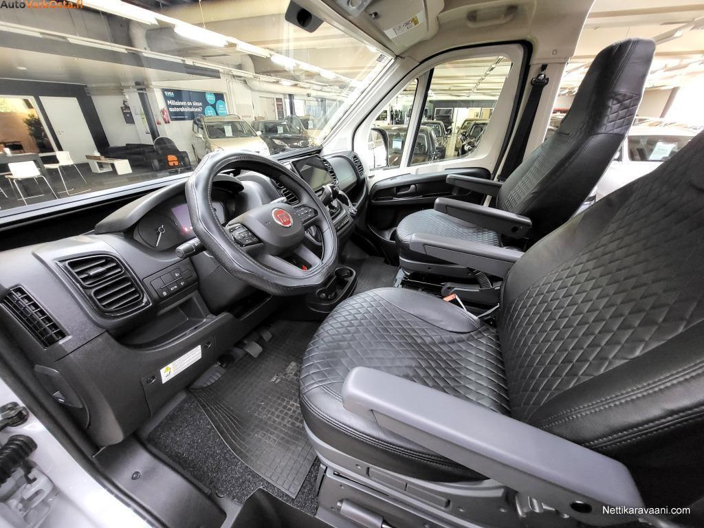 18 / 23