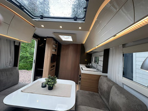 Adria 663